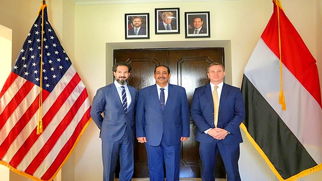 وزير الداخلية يبحث مع مسؤول أمريكي تعزيز التعاون الأمني ومكافحة الإرهاب